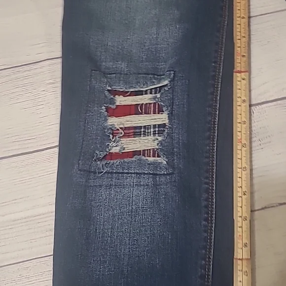 Sneakpeek Boyfriend 9 - Picture 3 of 7